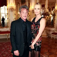 Setelah satu setengah tahun menjalin hubungan, Charlieze Theron dan Sean Penn memutuskan hubungan asmara (dailymail.co.uk)