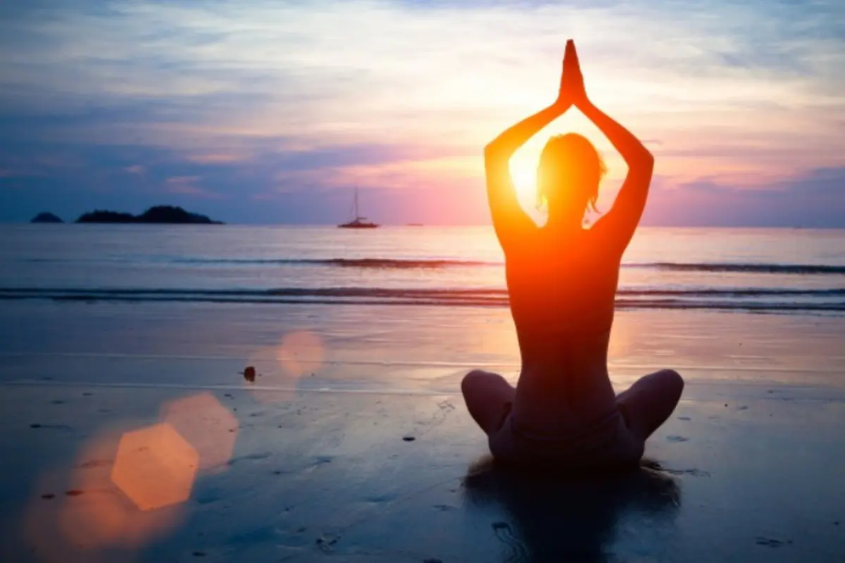 5 Posisi Yoga yang Dapat Membuatmu Merasa Sangat Keren