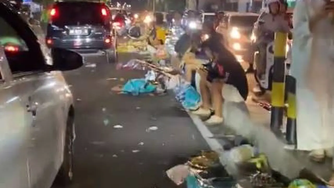 8 Potret Usai Perayaan Tahun Baru 2024 di Jogja yang Tinggalkan Tumpukan Sampah