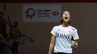 Selebrasi Pebulu tangkis tunggal putri Indonesia, Putri Kusuma Wardani setelah mendapat poin saat menghadapi wakil Amerika Serikat, Iris Wang pada laga babak 32 besar Kejuaraan Bulu Tangkis Indonesia Open 2023 di Istora Senayan, Jakarta, Selasa (13/6/2023). Putri Kusuma Wardani menang rubber game 15-21, 22-20 dan 23-21. (Bola.com/Bagaskara Lazuardi)