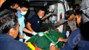 Salah satu korban ledakan di Tanah Abang tiba di RS Polri Kramat Jati sebelumnya sempat dibawa ke RS Pelni Petamburan, Jakarta, Rabu (8/4/2015). Ada 4 orang warga yang menjadi korban ledakan bom di Tanah Abang (Liputan6.com/Yoppy Renato)