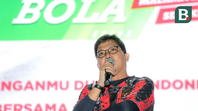 Foto: Ada Kuku Bima, Ribuan Suporter Tak Gentar Hujan saat Meriahkan Nonton Bersama Timnas Indonesia Vs Filipina dalam MALAMNYA BOLA 2024
