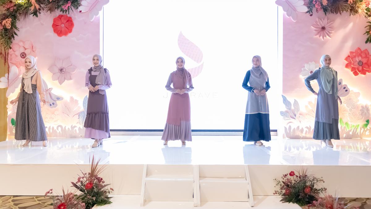 7 Tren Model Baju Lebaran 2025 bagi Muslimah, Modis dan Elegan