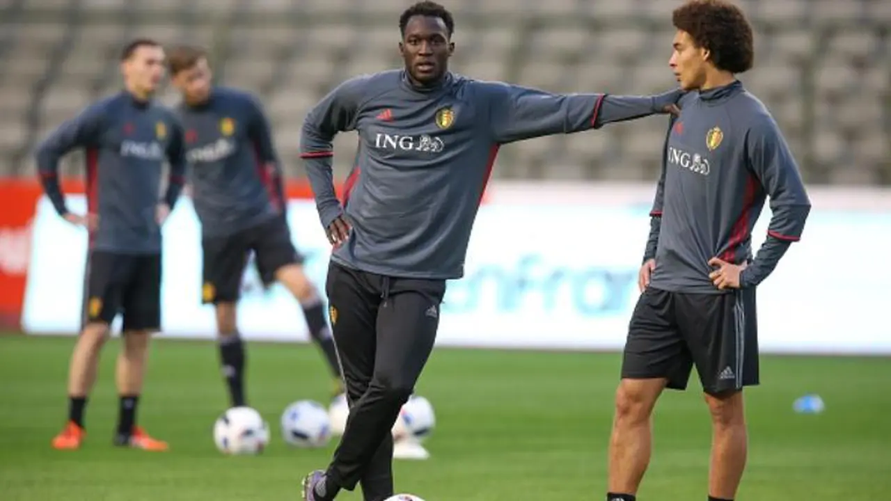 Axel Witsel dan Romelu Lukaku