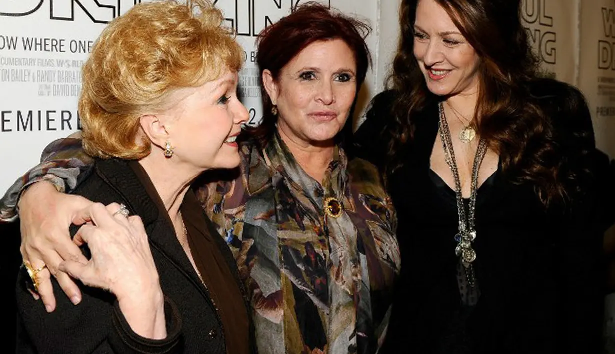 Joely dan Tricia Fisher yang ikut menemani Carrie Fisher saat di rumah sakit sebelum meninggal dunia pun menceritakan sikap anak perempuan Carrie, Billie Lourd yang dengan tegar merawat  ibundanya saat itu. (AFP/Bintang.com)