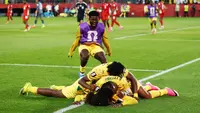 Caleb Yirenkyi #3 (terhalang) dari Timnas Ghana merayakan gol pertama timnya bersama rekan-rekan setimnya selama pertandingan Grup L Piala Dunia 2026 antara Ghana dan Panama di Stadion Toronto pada 18 Juni 2026 di Toronto, Ontario. (Robert Cianflone/Getty Images via AFP)