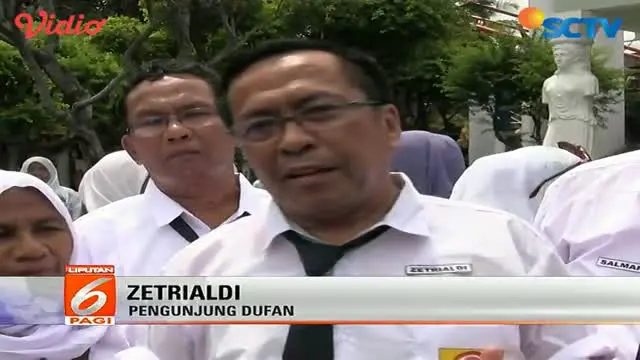 Liburan Sambil Reuni, Puluhan Orangtua Kenakan Seragam Sekolah di Arena Bermain