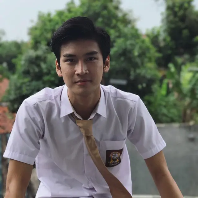Perdana Sabet Penghargaan, Ini 6 Potret Perjalanan Karier Anrez Adelio