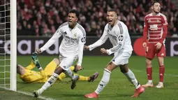 Rodrygo menjadi bintang kemenangan Real Madrid di kandang Brest dengan memborong dua gol. Satu gol lainnya dicetak oleh Jude Bellingham. (AP Photo/Thibault Camus)