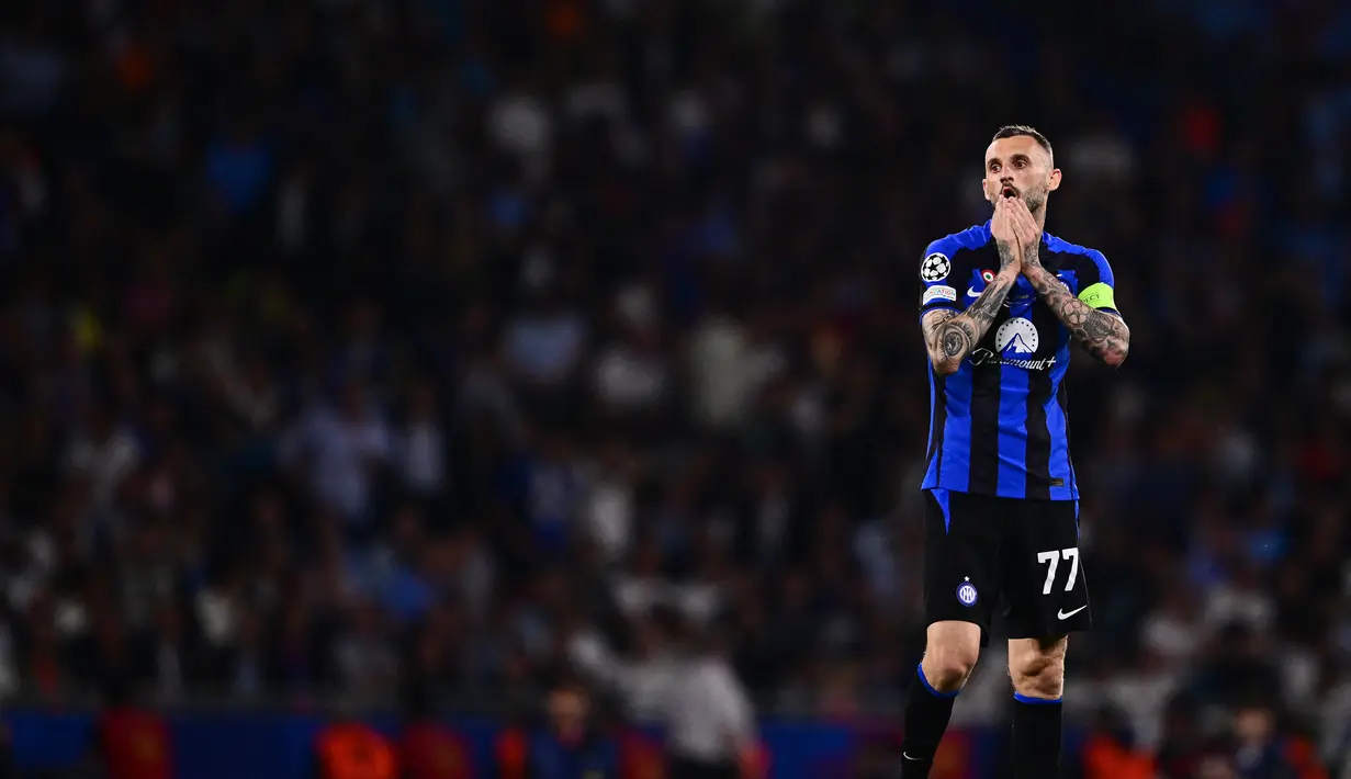 Marcelo Brozovic resmi menanggalkan seragam biru-hitam milik Inter Milan. (AFP/Marco Bertorello)
