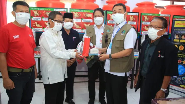 American Red Cross Serahkan Sejumlah Bantuan untuk Penanganan Covid-19 di Banyuwangi