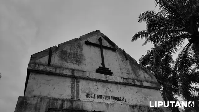 Dinding gereja Huria Kristen Indonesia (HKI) di Gunung Meriah yang dibakar oleh massa pada Oktober 2015 (Liputan6.com/Rino Abonita)