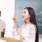 Xu Dongxiang ketika tengah memberikan materi pelajaran di kelas/Dailymail.co.uk