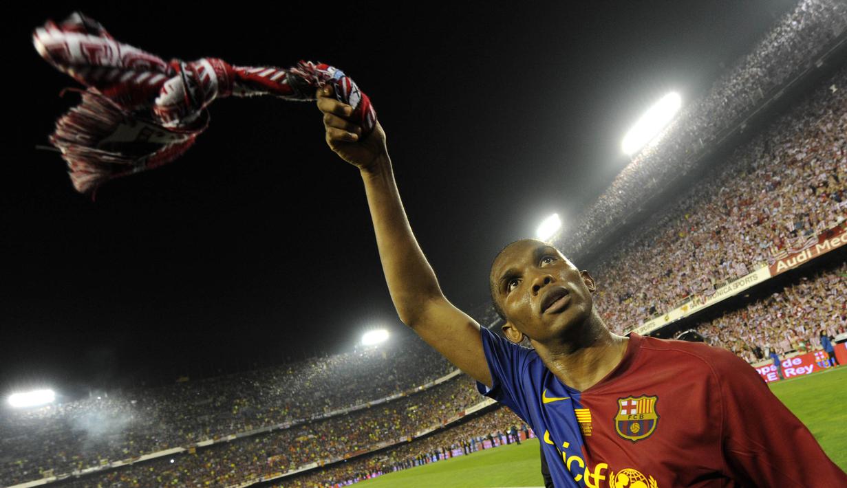 1. Samuel Eto'o - Setelah berhasil mengantar Barcelona meraih treble winner, striker asal Kamerun ini malah dijual Pep Guardiola. Bergabung dengan Inter Milan, pemain binaan Real Madrid ini berhasil meraih gelar Liga Champions. (AFP/Lluis Gene)