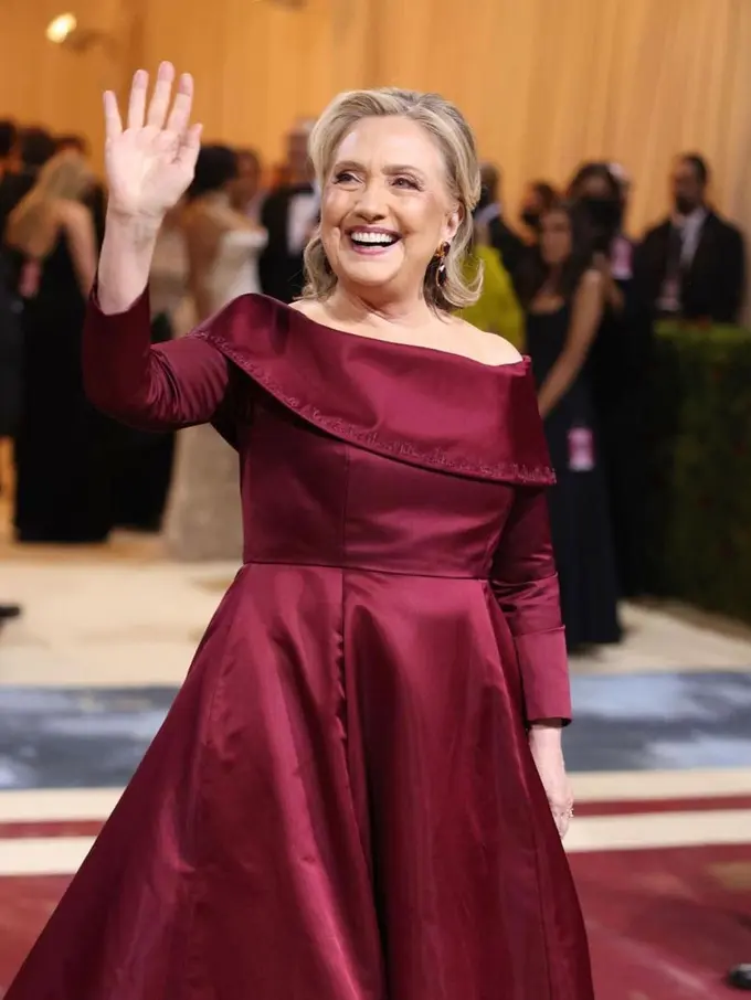 Penampilan Hillary Clinton di Met Gala 2022