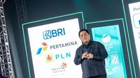 Menteri BUMN Erick Thohir saat berbicara dalam event BUMN Corporate Communications and Sustainability Summit (BCOMSS) Awarding Night 2023 di Tennis Indoor Stadium Senayan, Jakarta, Kamis (9/3/2023).