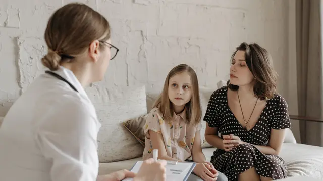 Membantu Anak Mengelola Perasaan tanpa Meremehkan Emosinya