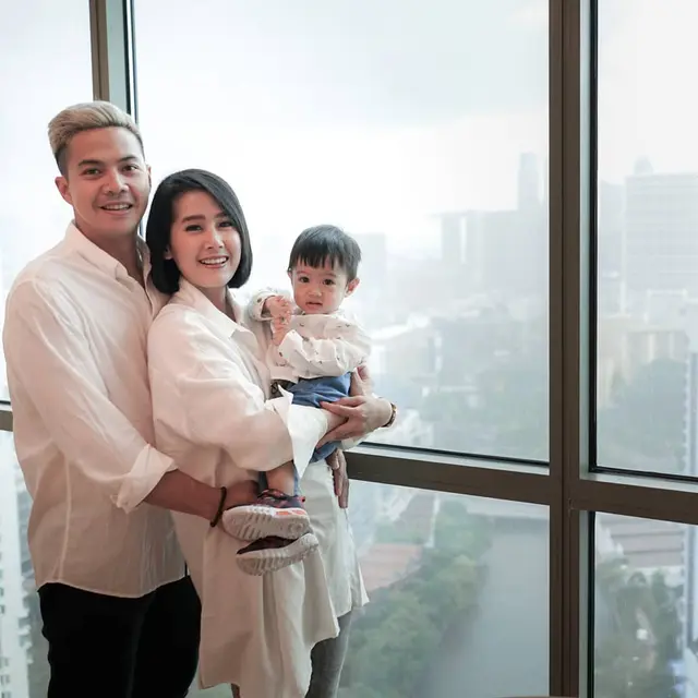 Jarang Tersorot, Ini 6 Potret Keluarga Kecil Arie Dwi Andhika dan Ardina Rasti