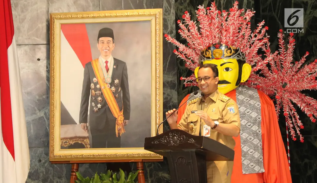Gubernur DKI Jakarta Anies Baswedan menyampaikan pidato dalam pengarahan di Balaikota DKI Jakarta, Senin (13/11). Gubernur mengharapkan adanya peningkatan etos kerja dari masing-masing Satuan Kerja Perangkat Daerah (SKPD). (Liputan6.com/Immanuel Antonius)