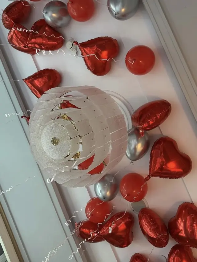 Anniversary Pernikahan dan Ulang Tahun k-28 Erina Gudono. [@erinagudono].