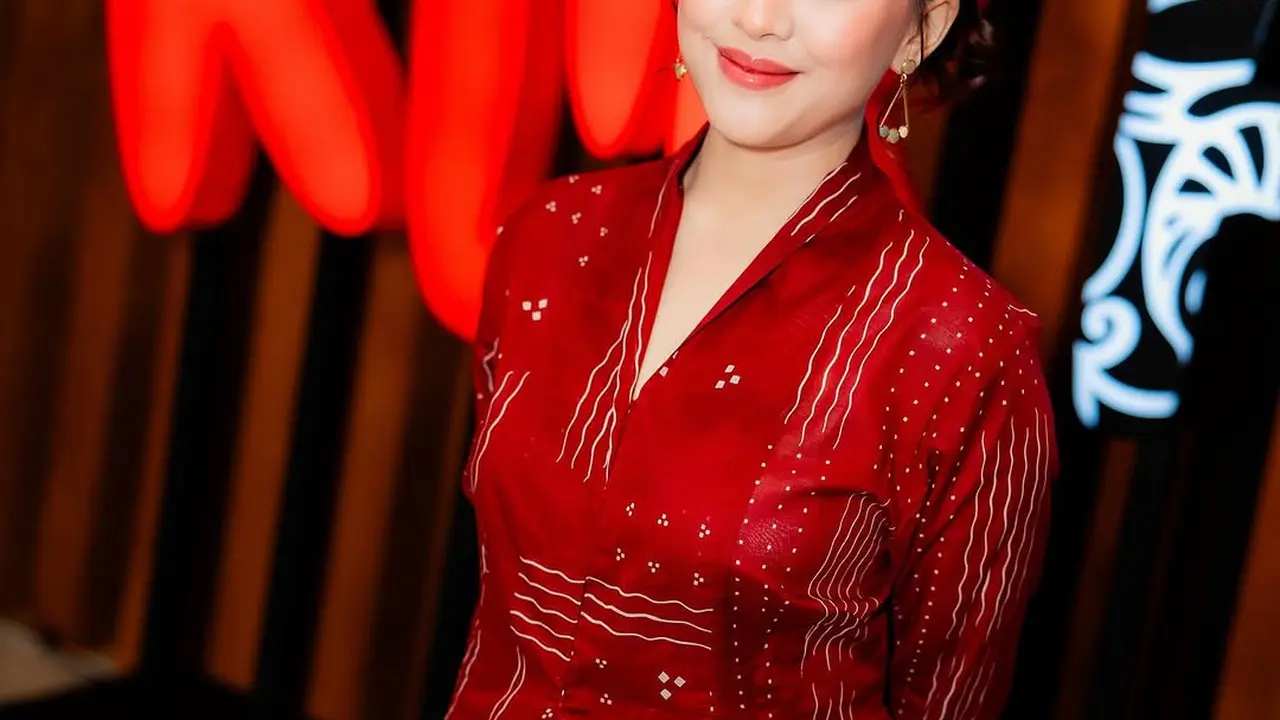 Potret Makeup Look Elegan dan Fresh Zara Adhisty di Gala Dinner "Berebut Jenazah"