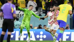 Barcelona Pertimbangkan Dominik Livakovic untuk Proyek Kiper Jangka Panjang