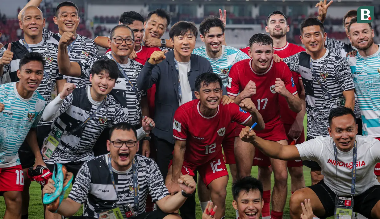 

<p>Pelatih Timnas Indonesia, Shin Tae-yong (tengah) berfoto bersama dengan ofisial, tim pelatih, dan pemain setelah laga Grup F Kualifikasi Piala Dunia 2026 antara Timnas Indonesia Vs Vietnam di Stadion Utama Gelora Bung Karno (SUGBK), Senayan, Jakarta, Kamis (21/03/2024). (Bola.com/Bagaskara Lazuardi)</p>
<p>” data-template-var=”image”></picture>
<div>
<p><span>1</span><span>/</span><span>6</span></p>
<p>Pelatih Timnas Indonesia, Shin Tae-yong (tengah) berfoto bersama dengan ofisial, tim pelatih, dan pemain setelah laga Grup F Kualifikasi Piala Dunia 2026 antara Timnas Indonesia Vs Vietnam di Stadion Utama Gelora Bung Karno (SUGBK), Senayan, Jakarta, Kamis (21/03/2024). (Bola.com/Bagaskara Lazuardi)</p>
</div>
</div>
</figure>
</div>
</div></div>
            <div class=