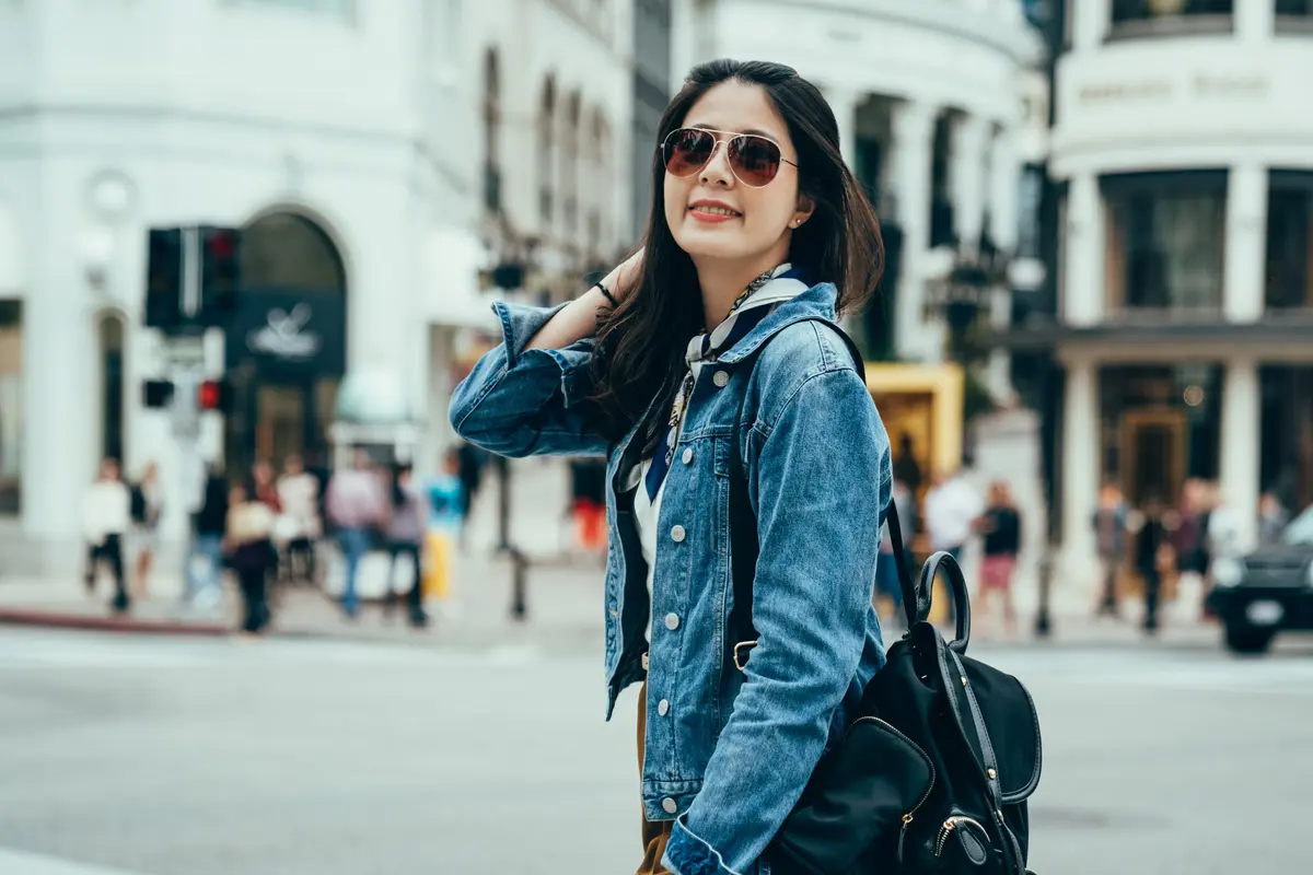 perempuan dan percaya diri bersinar
