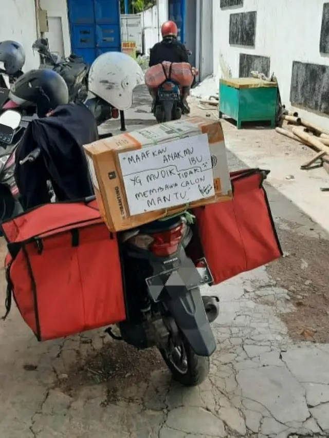 6 Potret Kocak Tulisan 'Bukan Mudik' Kurir Paket Ini Bikin Senyum Kecut