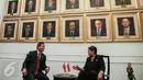 Menteri Luar Negeri Singapura Vivian Balakrishnan (kiri) bersama Menteri Luar Negeri Indonesia Retno LP Marsudi melakukan pertemuan di Gedung Pancasila, Jakarta, (12/1). Ini merupakan kunjungan Pertama Menteri Singapura. (Liputan6.com/Faizal Fanani)