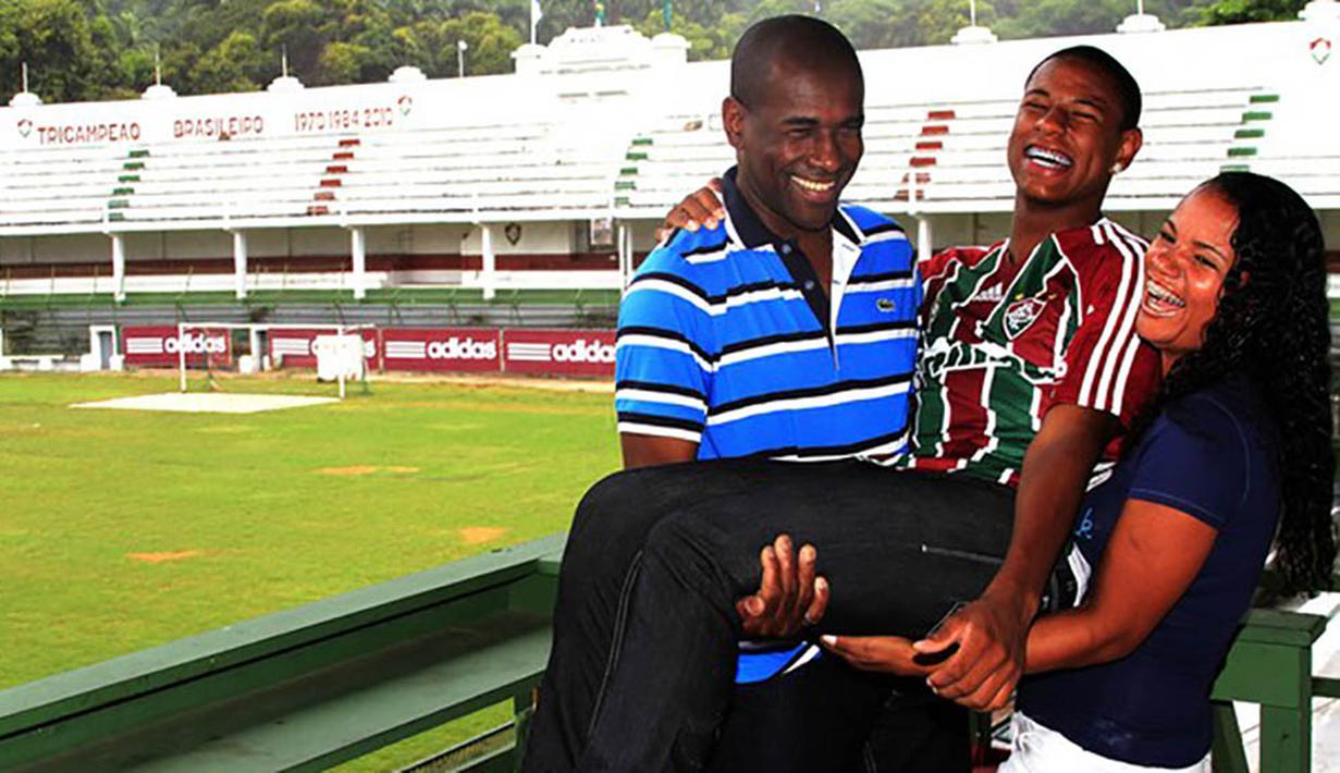 Januari saat embargo transfer Barcelona berakhir, Roberto Goncalves akan hadir di Camp Nou dan bersiap menyihir publik Katalunya. (www.globoesporte.globo.com)