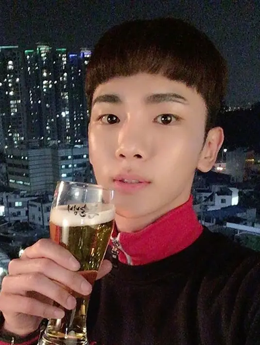 Dalam akunnya, juga terlihat jadwal comeback SHINee pada 5 Oktober mendatang dengan album terbarunya yang berjudul “1of1”, yang juga dijadikan judul lagu utamanya. (Instagram/bumkeyk)