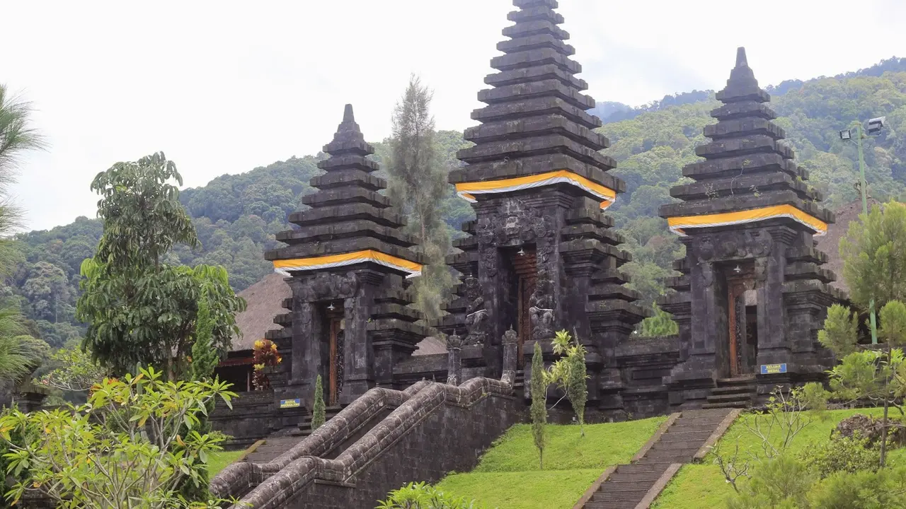 Pura Parahyangan Agung Jagatkarta "Alam Dewata Suci Sempurna", Bogor, Jawa Barat