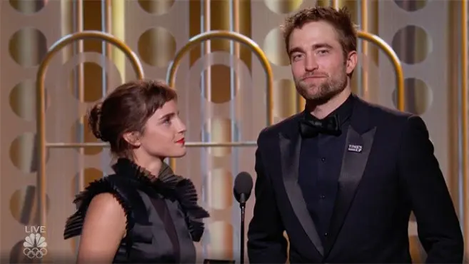 Emma Watson dan Robert Pattinson di Golden Globes 2018. (hollywoodlife.com)