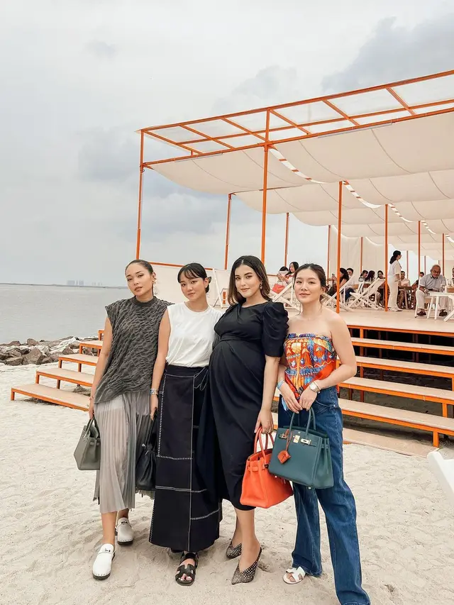 Baby Bump Kian Besar, Ini 6 Potret Tasya Farasya Hadiri Acara Brand Ternama