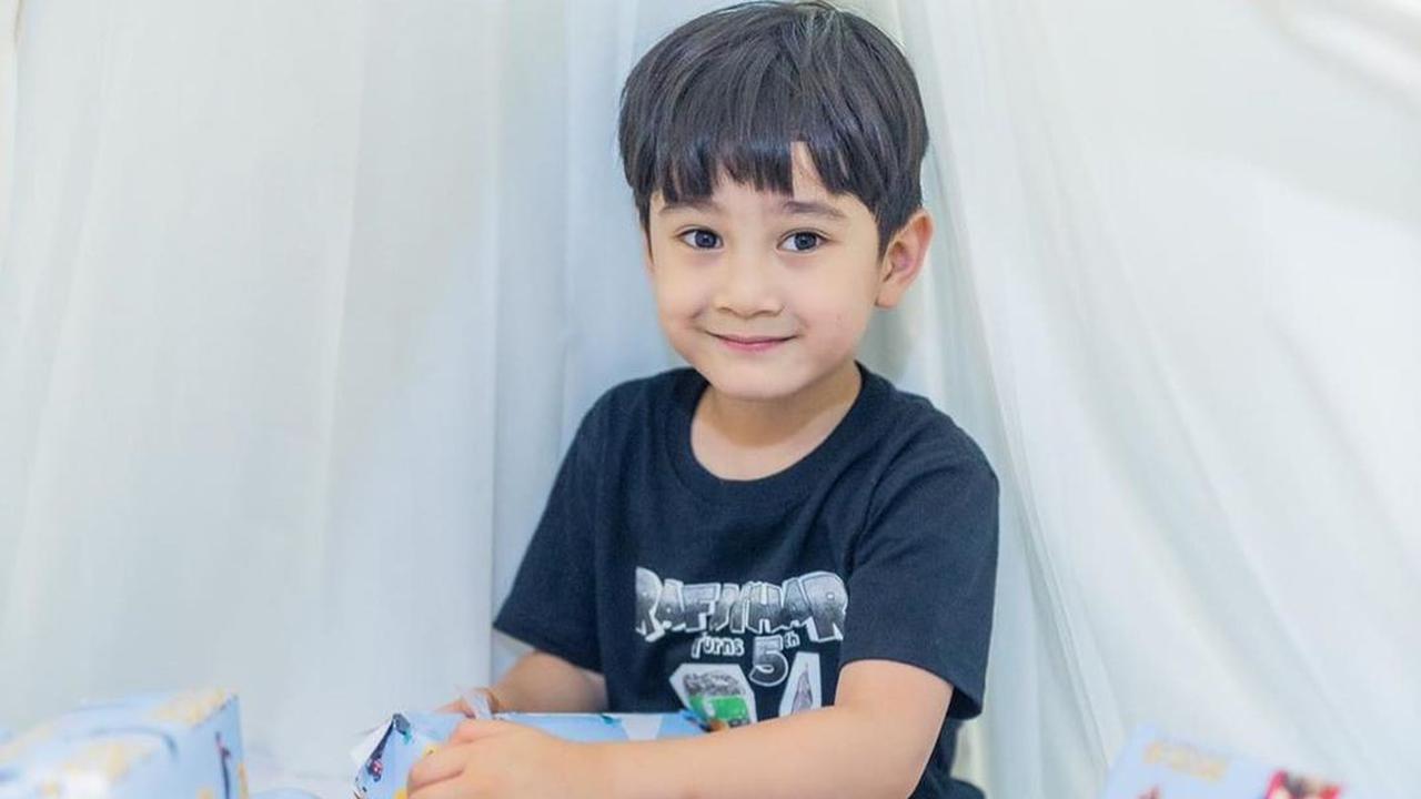 Tabrak Truk, Begini Kronologi Kecelakaan Mobil yang Dialami Rafathar