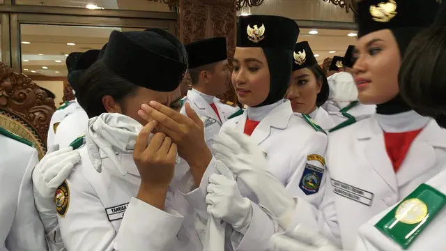 [Bintang] Terpilih Jadi Pembawa Baki, Ini Profil Tarrisa Maharani Dewi, Paskibraka dari Jawa Barat