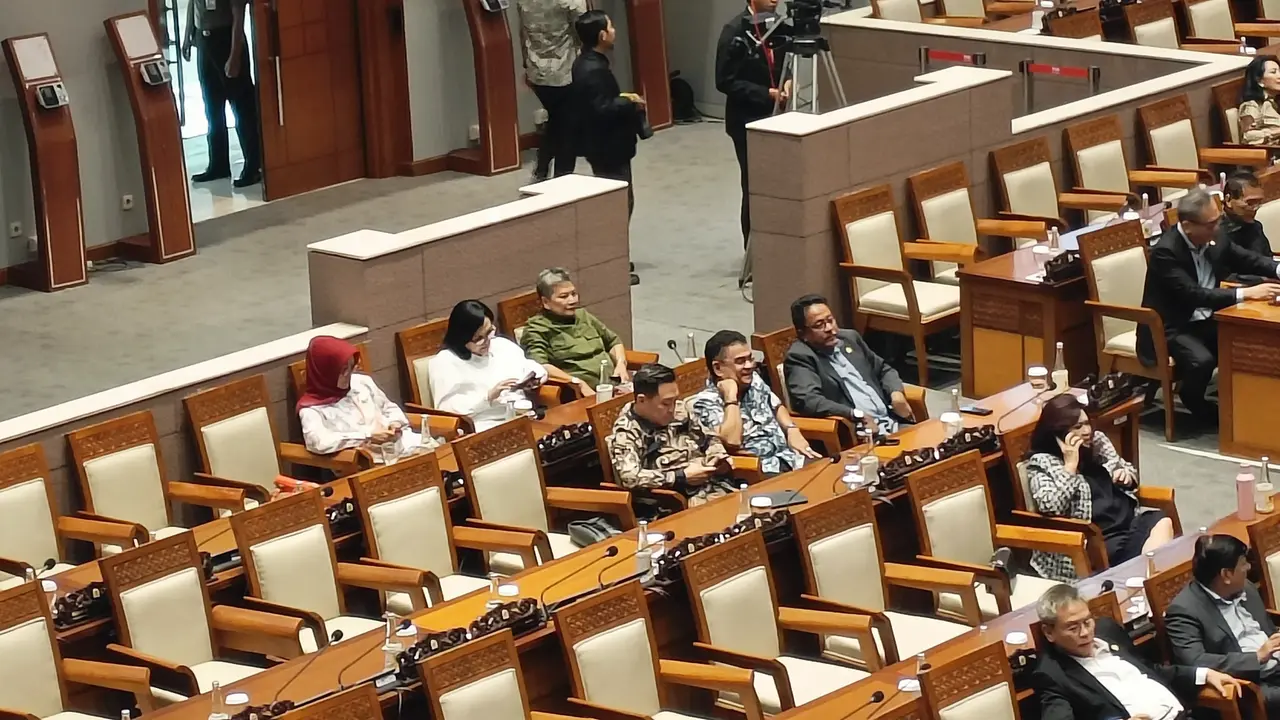Rapat dengar pendapat (RDP) di DPR ditunda, lantaran menunggu Menteri Hukum dan HAM Yasonna Laoly