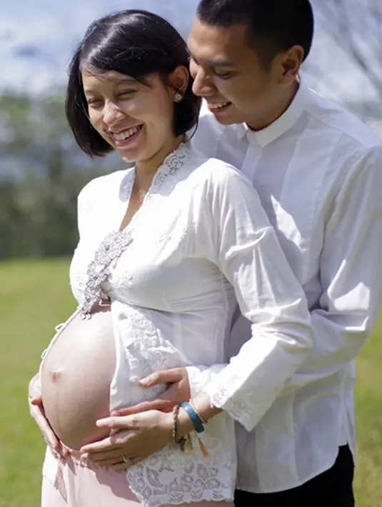 Berbagai ucapan selamat dan doa membanjiri akun Instagramnya. "Omg super gemaaaash. Selamat datang ke dunia, Budi. It's a nice place if you think it is :) Miss (or Mrs) Dilaaaa selamaaaat~" tulis andinotomato. (dok.Instagram)