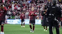 Salah satu perubahan besar yang dilakukan pelatih Takayuki Yoshida adalah mengandalkan darah lokal dalam formasi utama Vissel Kobe musim ini. Pemain-pemain asing ternama hampir tak mendapat tempat di tim utama. Andres Iniesta contohnya yang baru bermain dua kali musim ini dengan total 12 menit bermain. (Dok J League)