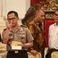 Kapolri Jenderal (Pol) Tito Karnavian dan Jaksa Agung HM Prasetyo (kanan) saat menghadiri pengarahan Presiden Jokowi kepada Kapolda dan Kepala Kejaksaan Tinggi (Kajati) se-Indonesia, di Istana Negara, Jakarta, Selasa (18/7). (Liputan6.com/Faizal Fanani)