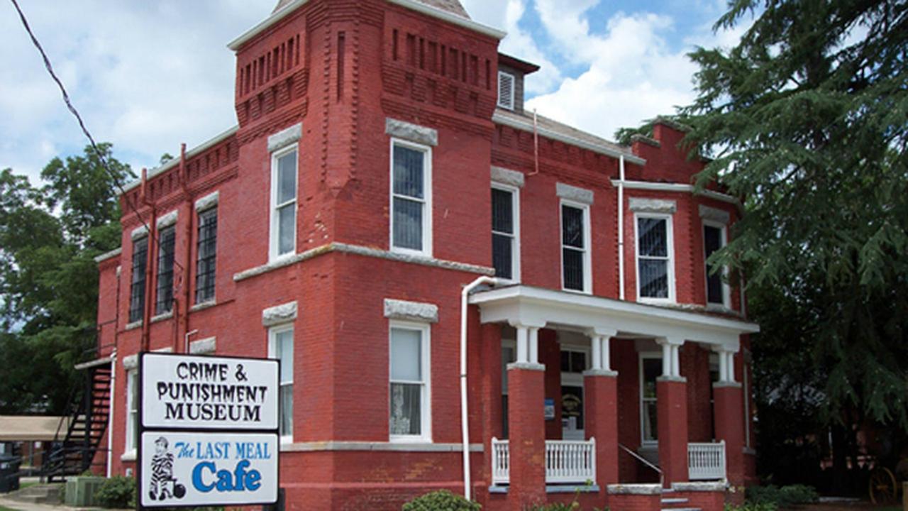 The Crime and Punishment Museum ini menawarkan tur memburu hantu (Foto: albanyherald.com).