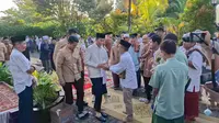 Salat Idul Adha di Halaman Graha Saba Buana, Jokowi 'Diserbu' Warga Ajak Berfoto