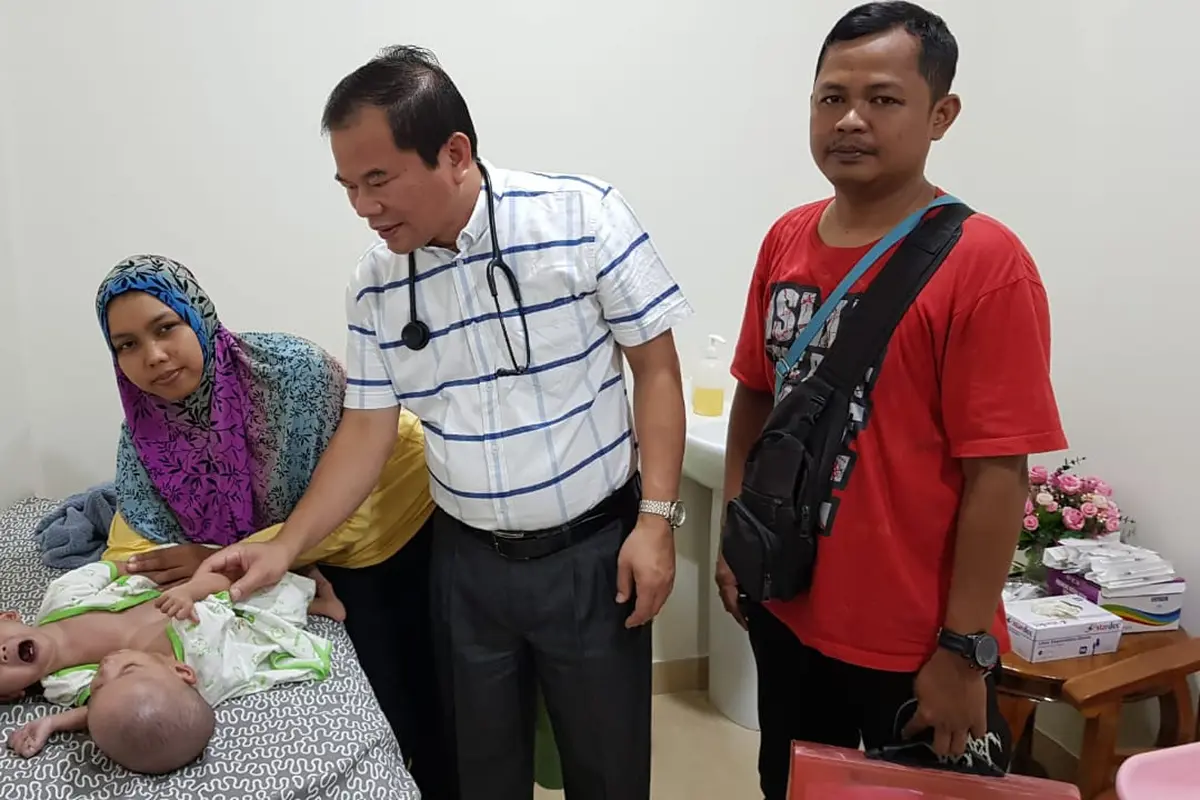 Bayi kembar siam Rahman dan Rahim di Bekasi yang mengidap kelainan jantung. (Istimewa)