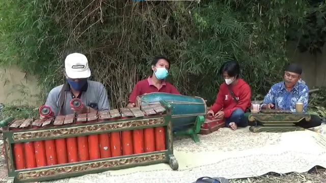 Suguhan Musik di Angkringan Supriyadi