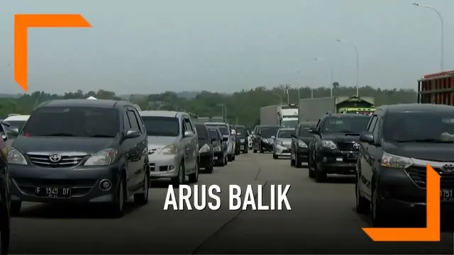 Arus Balik Lebaran mulai memadati tol Cipularang. Kendaraan tersendat ketika memasuki pimtu tol Kalihurip. kepadatan kendaraan mencapai 5 kilometer. Kecepatan kendaraan hanya 10 kilometer per jam.