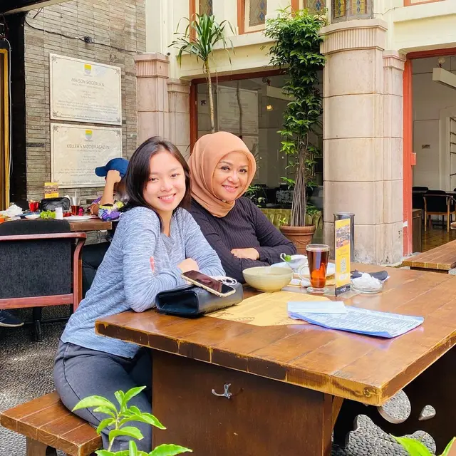 6 Potret Kebersamaan Betharia Sonata dan Nabila Rahman, Ibu dan Anak yang Kompak