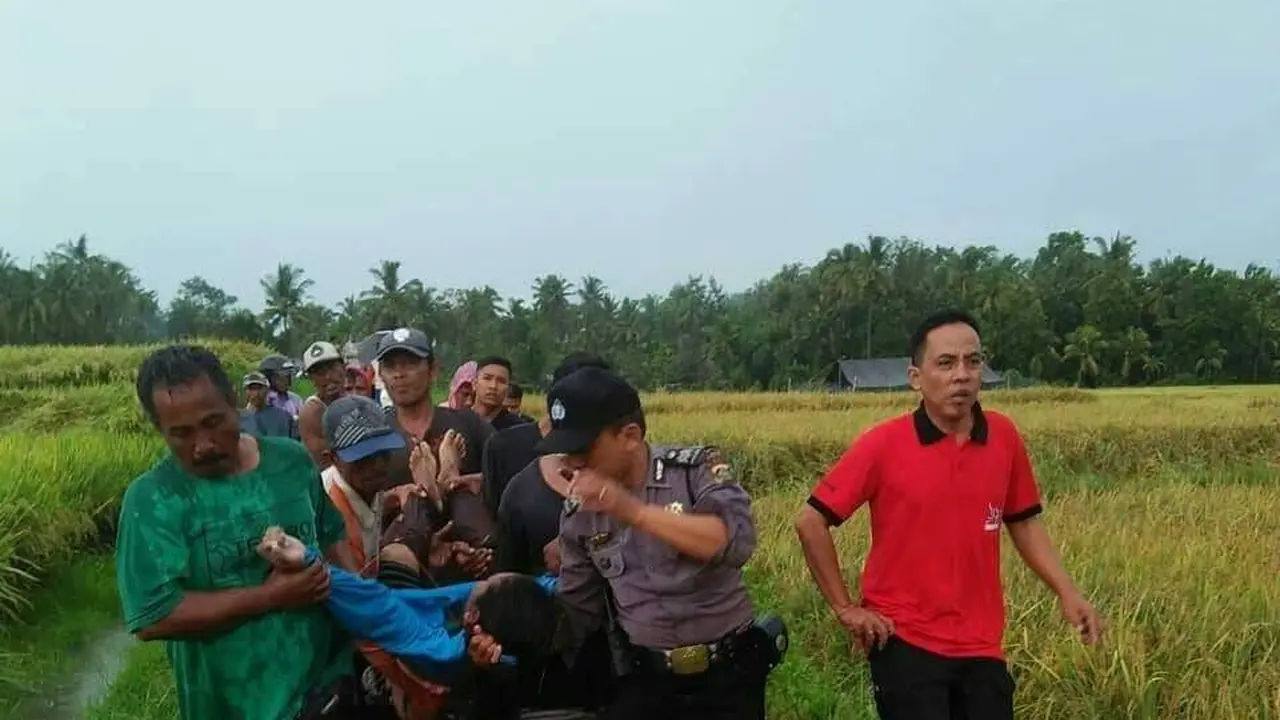 Petani Jembrana tersambar petir