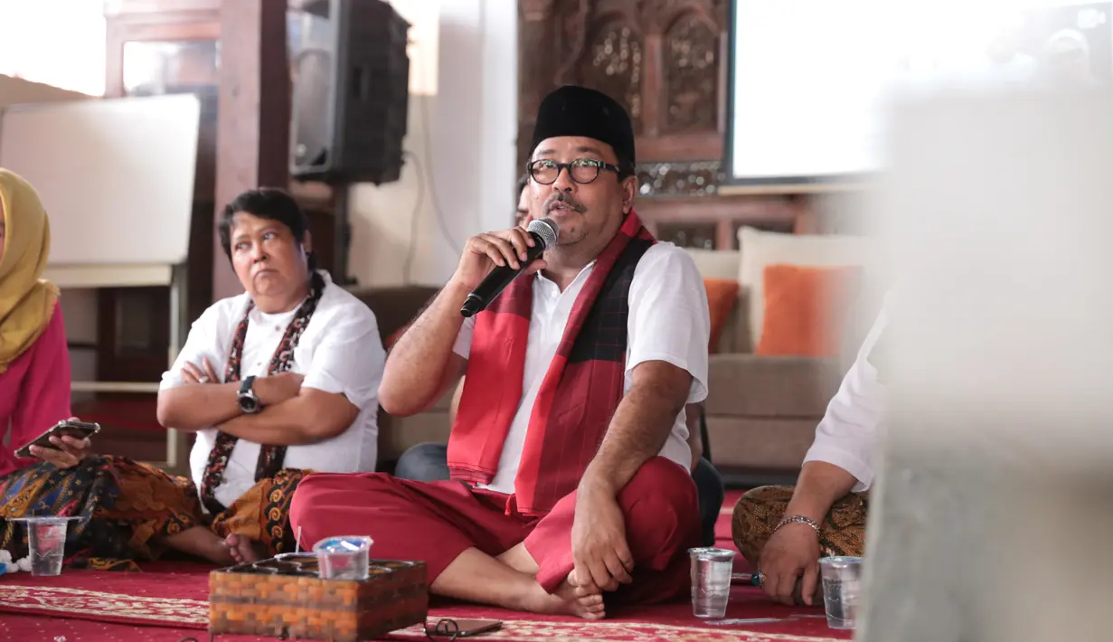Rano Karno, pemeran Si Doel kala itu pun akhirnya buka suara soal rencananya yang akan membesut versi film dari Si Doel Anak Sekolahan. Lokasi syuting di Belanda telah dipilih Rano untuk film ke depannya. (Adrian Putra/Bintang.com)
