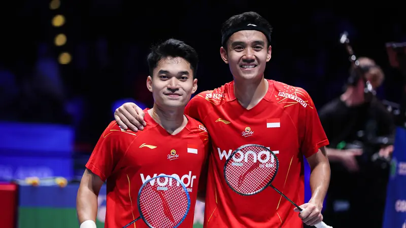 <p>Ganda putra Indonesia&nbsp;Leo Rolly Carnando/Bagas Maulana lolos ke final All England setelah mengalahkan rekannya Sabar Karyaman Gutama/Moh Reza Pahlevi Isfahani. Leo/Bagas menang&nbsp;21-14, 17-21, dan 21-15&nbsp;i Utilita Arena Birmingham, Birmingham, Inggris, Minggu (16/3) dini hari WIB.&nbsp;(foto: PBSI)</p>